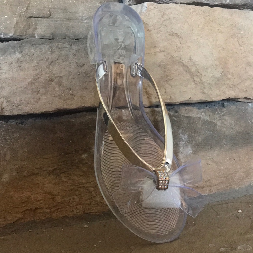 NIB! Size 6 Bamboo silver sandals